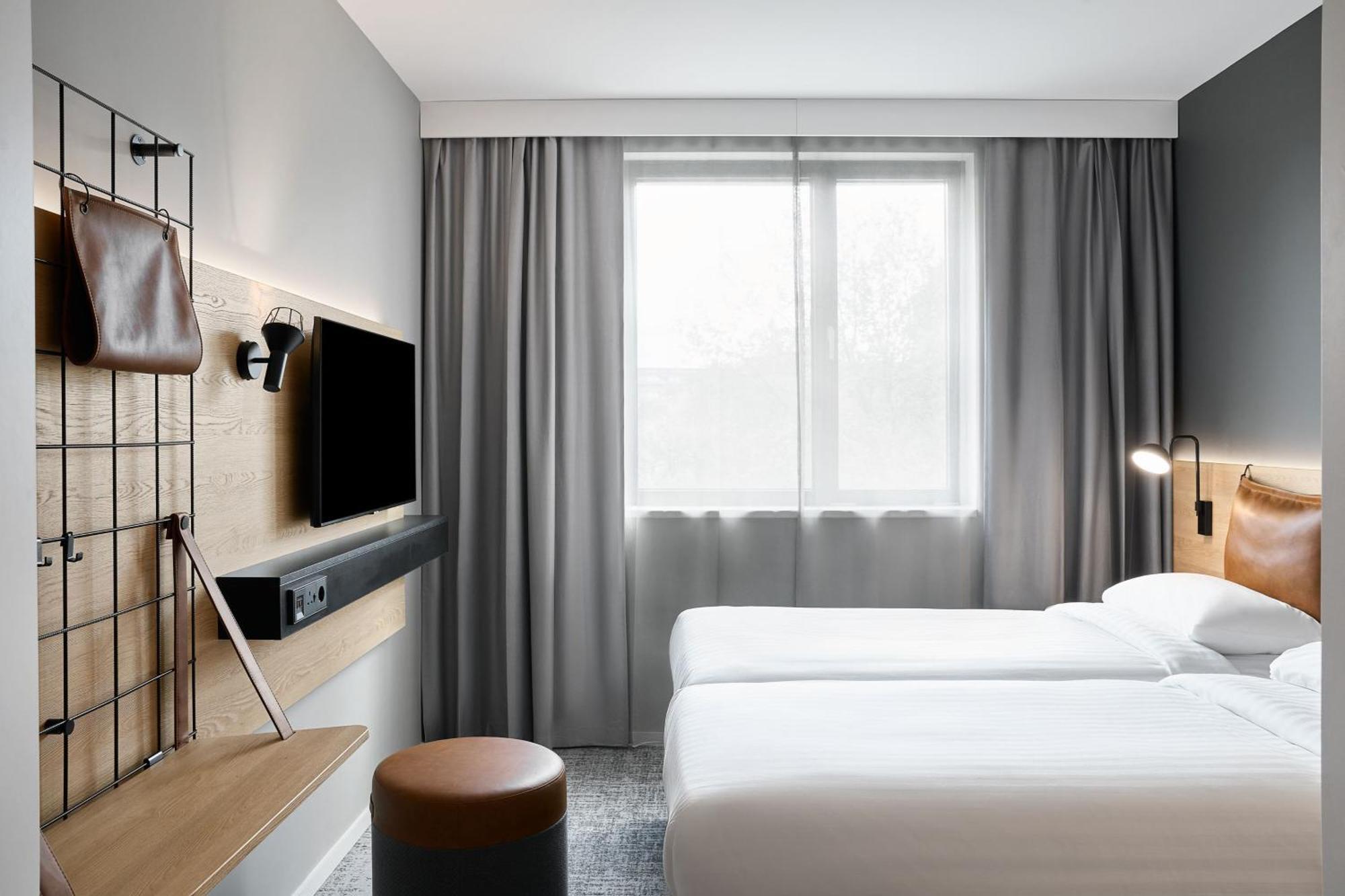 Отель Moxy Бристоль Экстерьер фото
