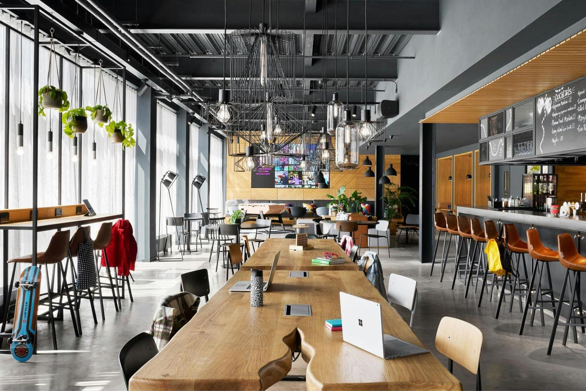 Отель Moxy Бристоль Экстерьер фото